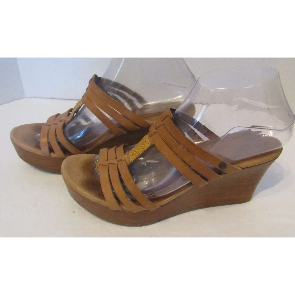 Women’s Tan Wedge UGG  Slide Sandals